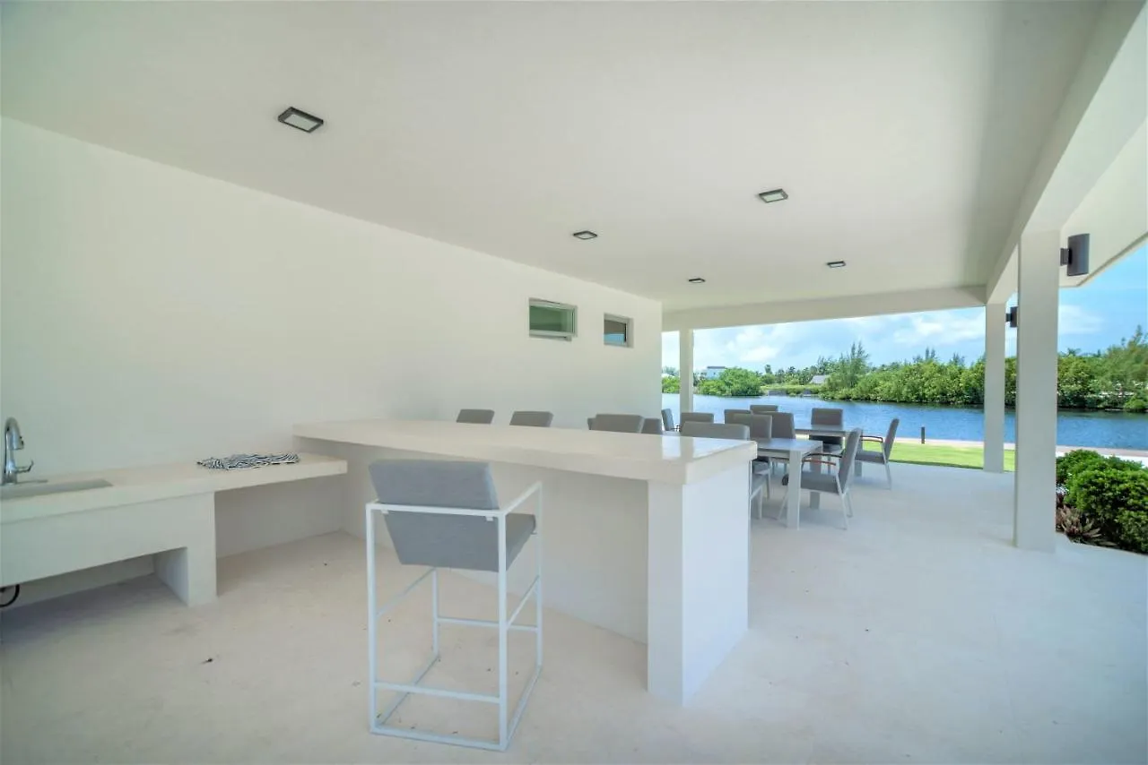 Cayman Luxury Rentals At One Canal Point George Town 0*,