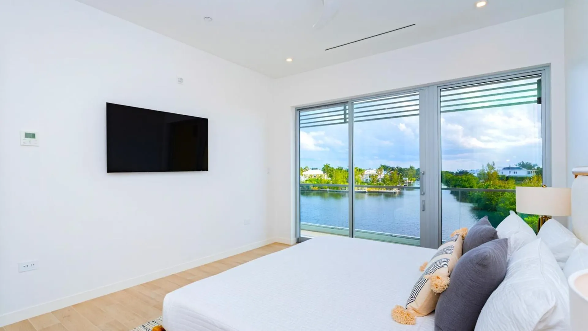 Cayman Luxury Rentals At One Canal Point George Town 0*,